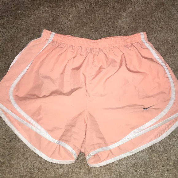 مشهد سرج كتم الصوت peach nike shorts 